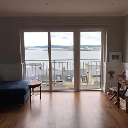 Grianan, Dom wakacyjny Cobh